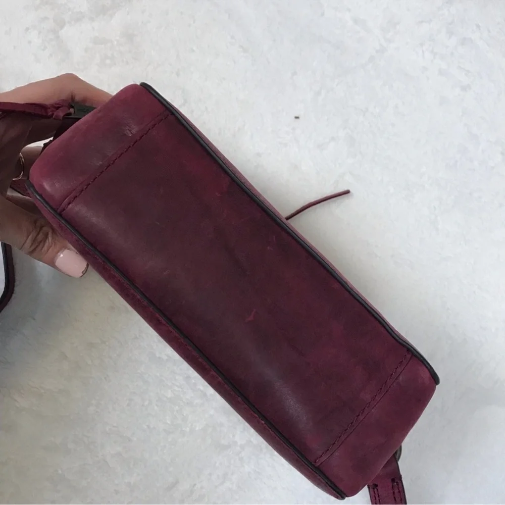 NWOT Frye zip camera bag sangria cross body. From smoke free home . Great bag - Picture 6 of 7